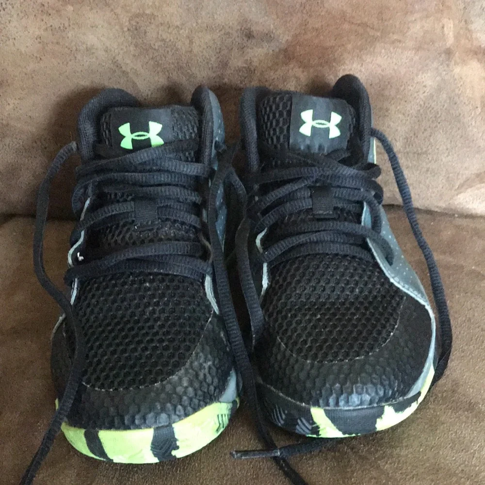youth basketball shoes - Picture 3 of 10